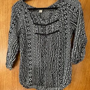 Mossimo Supply Co. Black and White Geometric Blouse